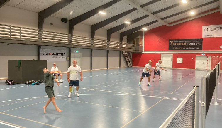 Der var besøg af en DEBUTANT måske en kommende medlem om nogle år🏸